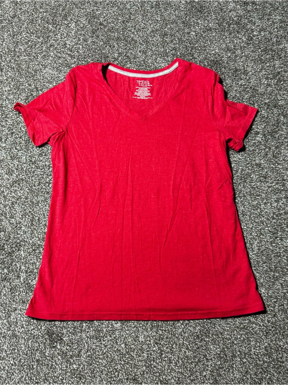 Time and Tru Bright Red V-Neck Short Sleeve Tee
